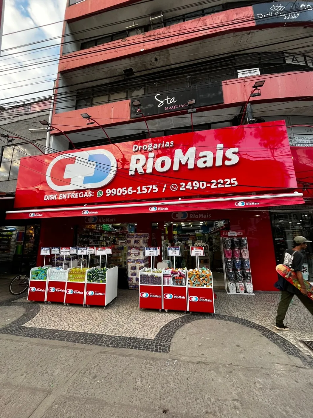 Fachada comercial da RioMais realizada pela Visão Letreiros