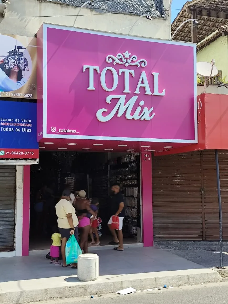 Letreiro e fachada da Total Mix realizados pela Visão Letreiros